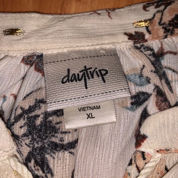 Buckle Daytrip Blouse - Picture 4 of 4